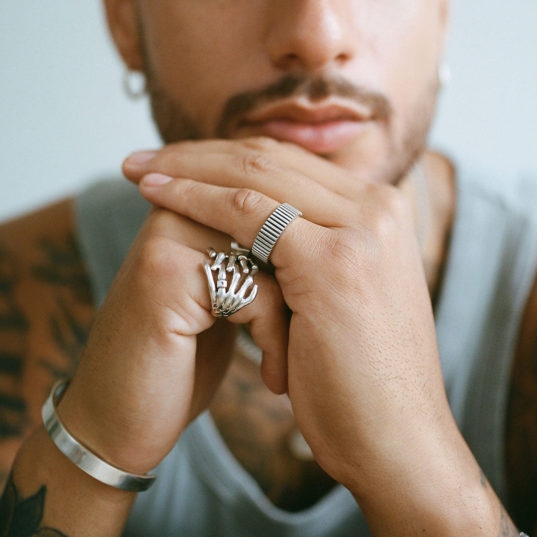 Skeleton-Hands-Ring.jpg