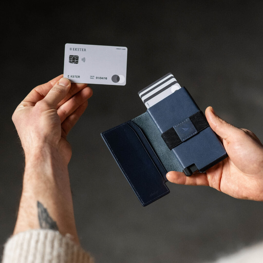 Wallet_Pro_-_Navy_Infograph_03_4cb1d309-8a59-4683-b518-d9c72c4e685d.jpg
