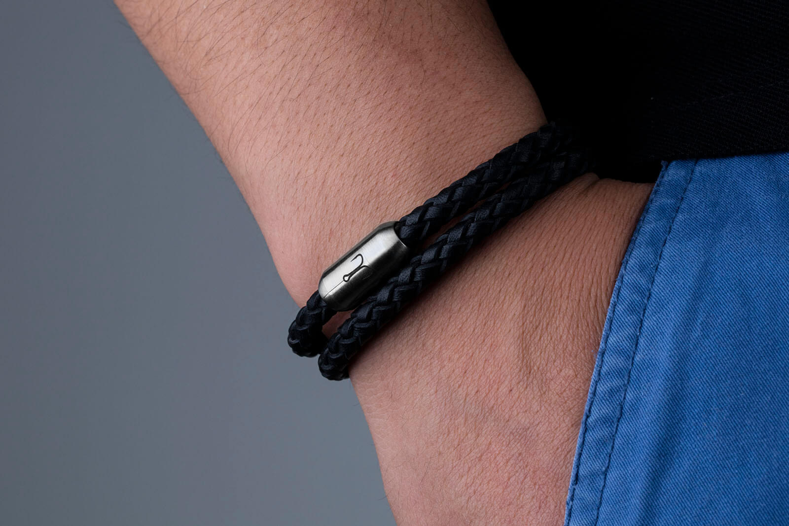 armband-fischers-fritze-garnele-schwarz-leder-edelstahl-verschluss-magnetisch.jpg