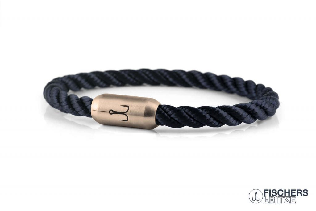 armband-fischers-fritze-koenigskrabbe-marineblau-gedreht-segeltau-1024x683.jpg
