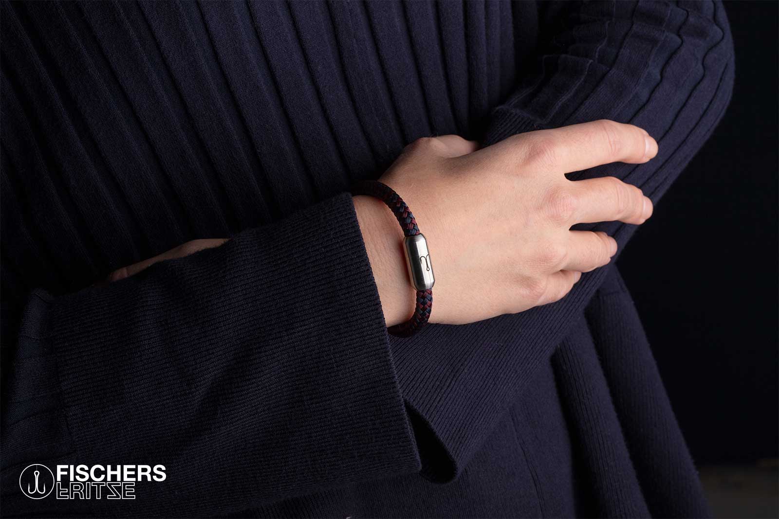 Crab Brunhilde - Navy Blue Dark Red