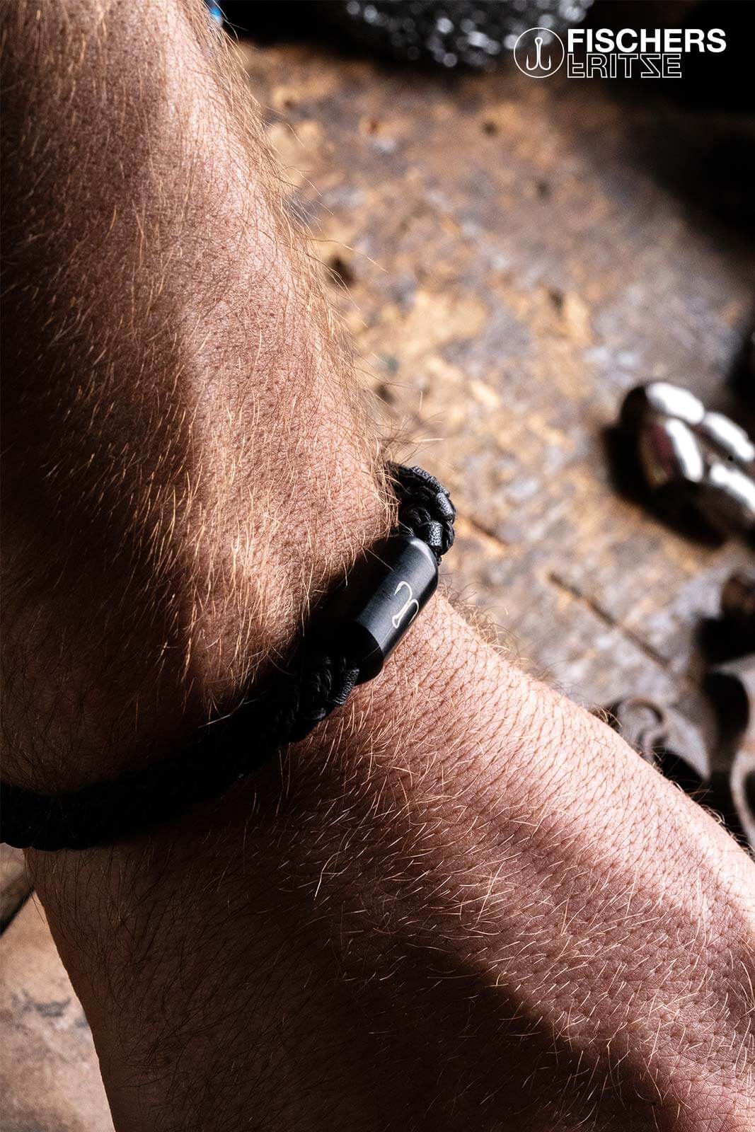 armband-fischers-fritze-torpedokrabbe-mix-schwarz-leder-schwarz-mood-3.jpg