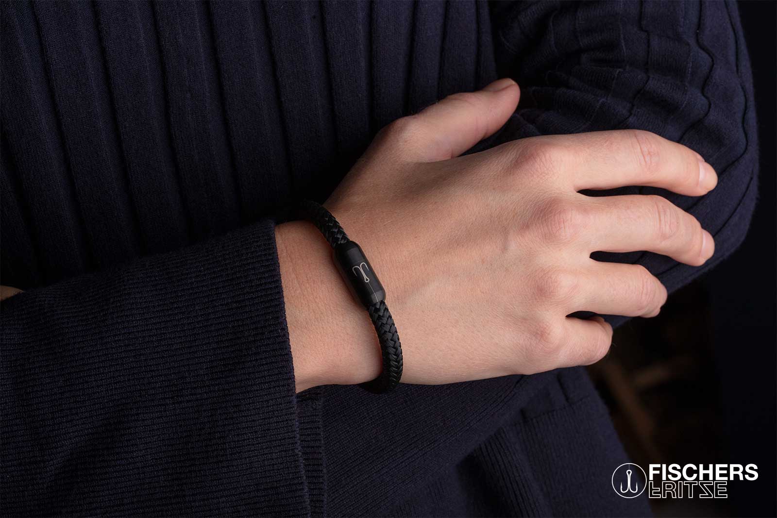 armband-fischers-fritze-torpedokrabbe-schwarz-segeltau-mood-4.jpg